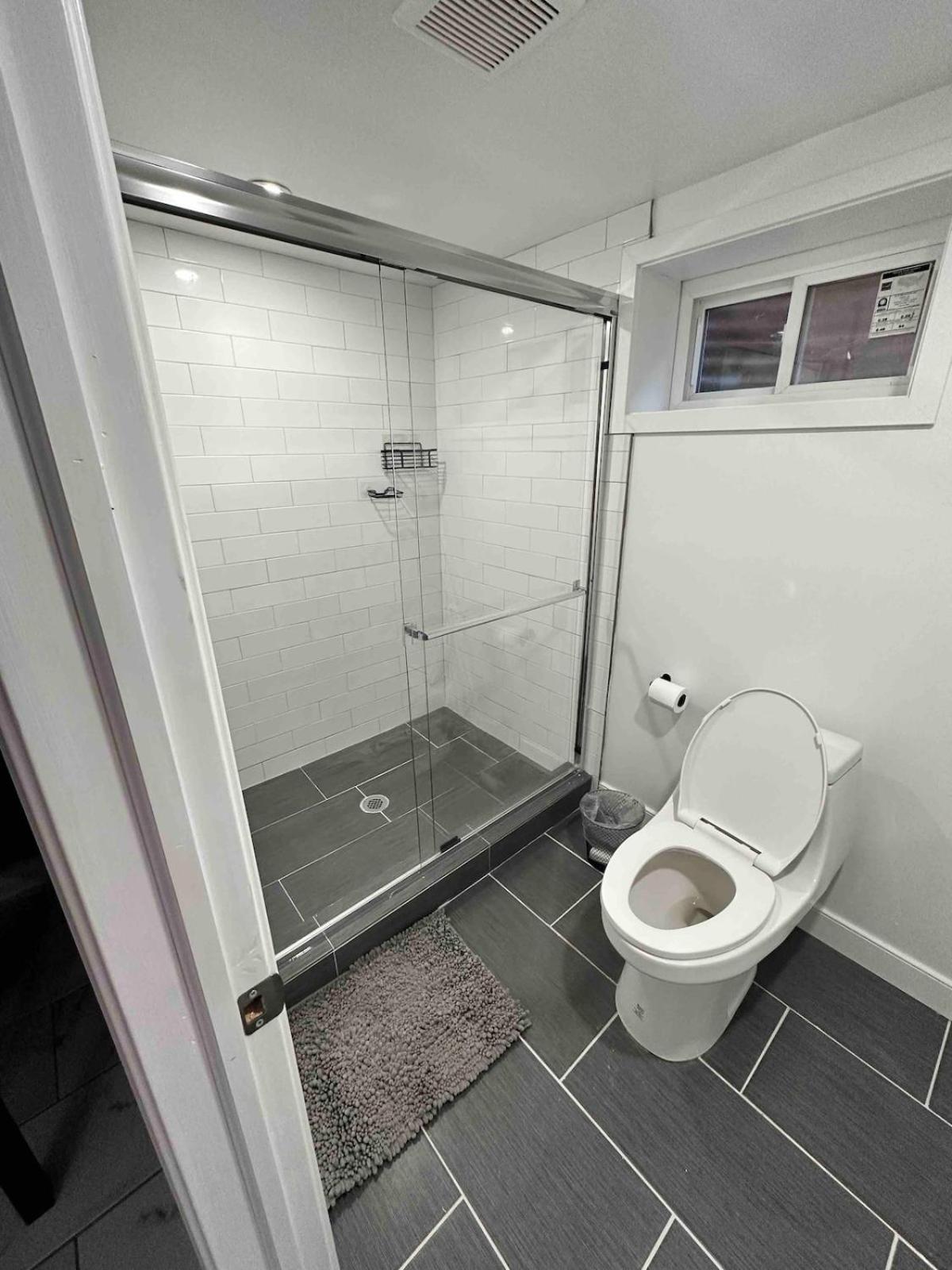 Lovely Basement 1-Bedroom With Free Parking Washington Ngoại thất bức ảnh